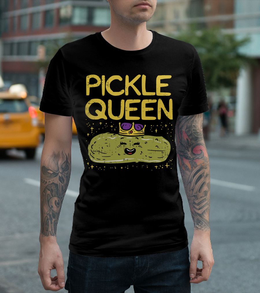 PICKLE QUEEN Funny Cartoon Pickle Wearing Crown and Sunglasses T-Shirt