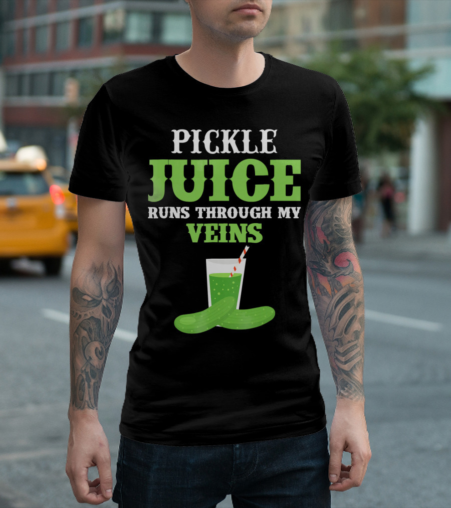 PICKLE JUICE RUNS THROUGH MY VEINS Pickle Glass Cup With Straw T-Shirt