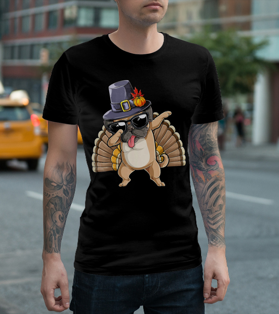 Thanksgiving Pug Dabbing With Pilgrim Hat And Turkey Feathers T-Shirt