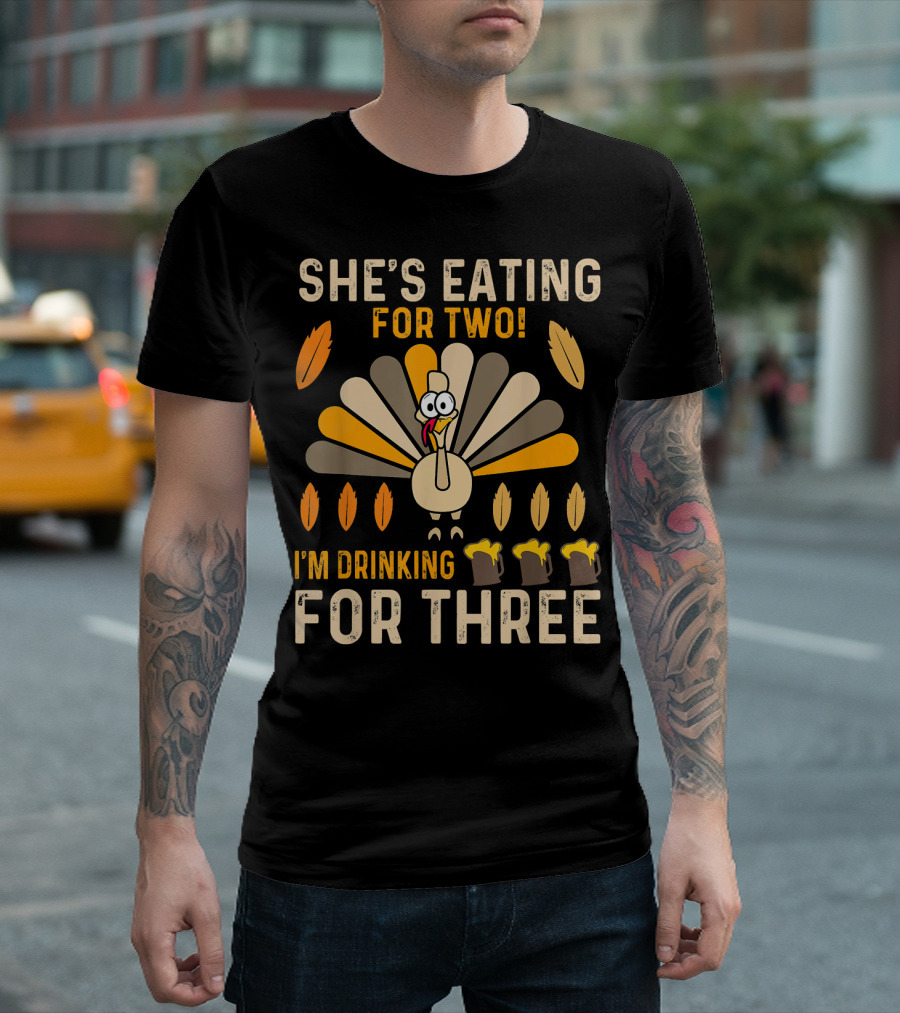 She's Eating for Two I'm Drinking for Three Turkey Thanksgiving Mens Pregnancy Announcement T-Shirt