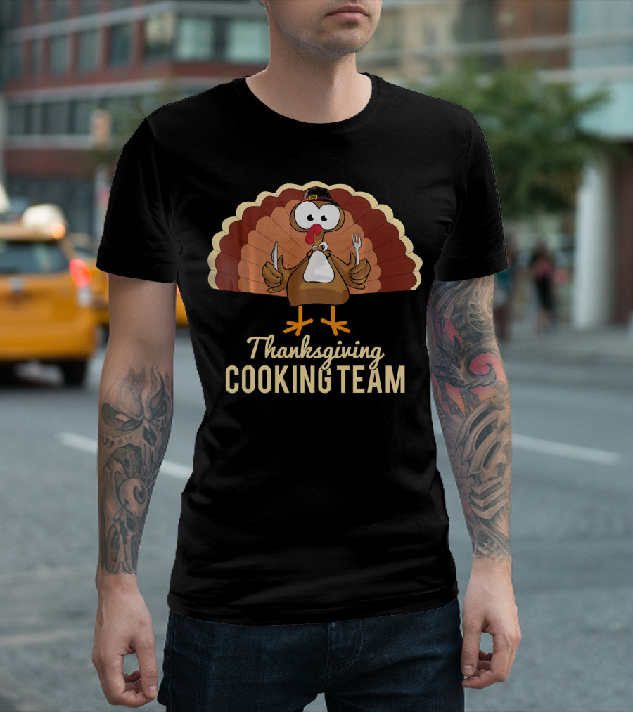 Thanksgiving Cooking Team Turkey With Pilgrim Hat And Utensils T-Shirt