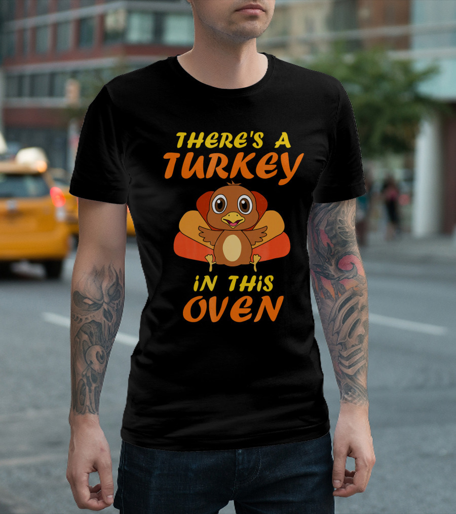 Thanksgiving Couples Pregnancy Announcement There's a Turkey in This Oven T-Shirt