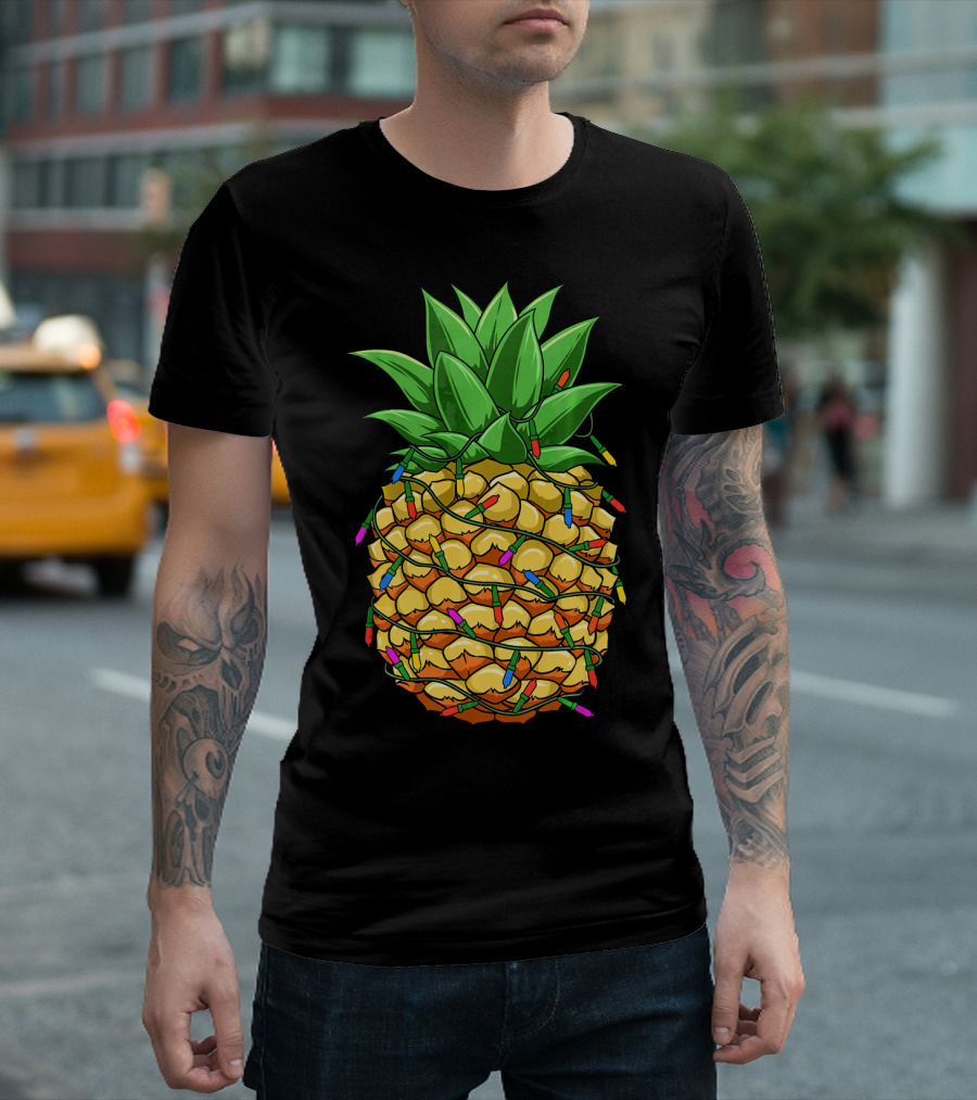 Pineapple Wrapped with Christmas String Lights Mele Hawaiian Holiday Fun T-Shirt
