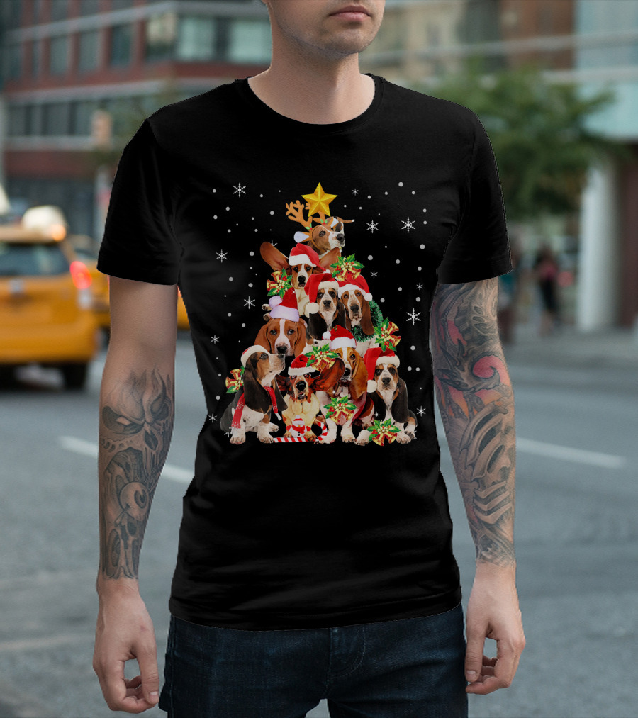 Basset Hound Christmas Tree With Santa Hats And Star T-Shirt