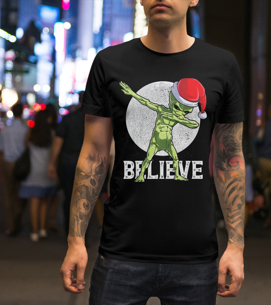 Believe Dabbing Alien Santa Hat Christmas Boys T-Shirt