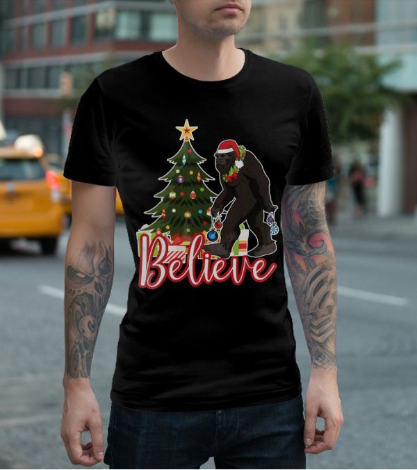 Believe Bigfoot Christmas Funny Holiday Scene T-Shirt