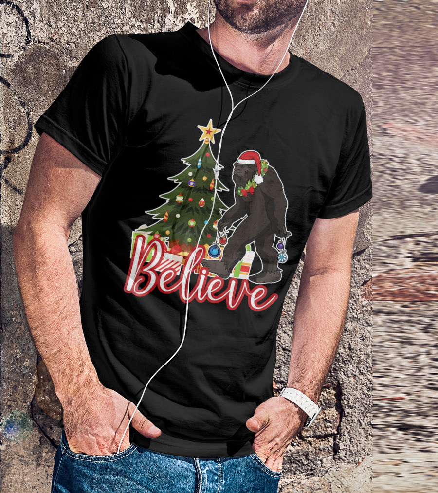 Believe Bigfoot Christmas Funny Holiday Scene T-Shirt