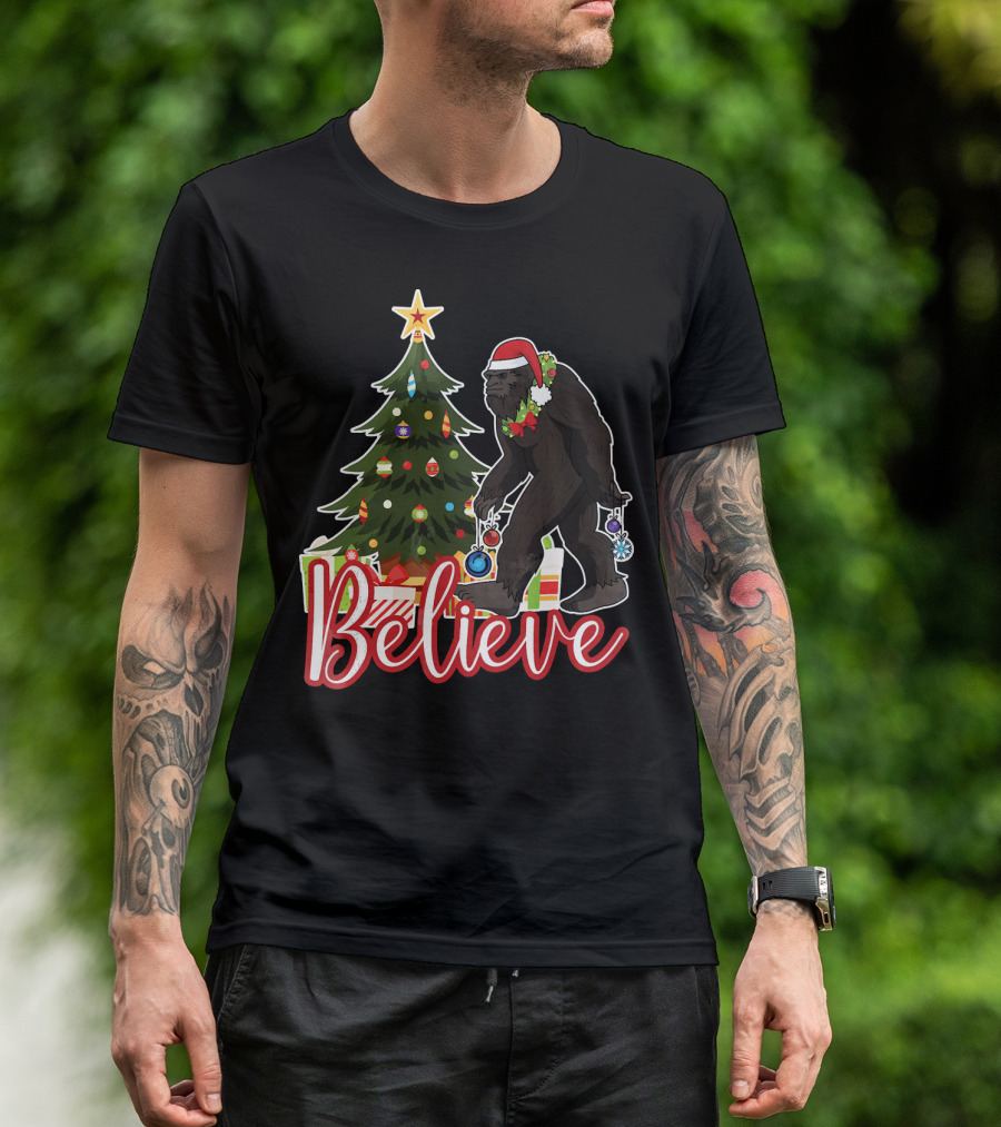 Believe Bigfoot Christmas Funny Holiday Scene T-Shirt