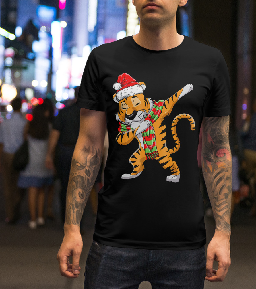 Dabbing Santa Tiger With Christmas Scarf T-Shirt