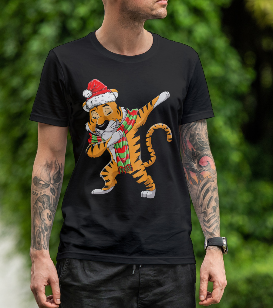 Dabbing Santa Tiger With Christmas Scarf T-Shirt