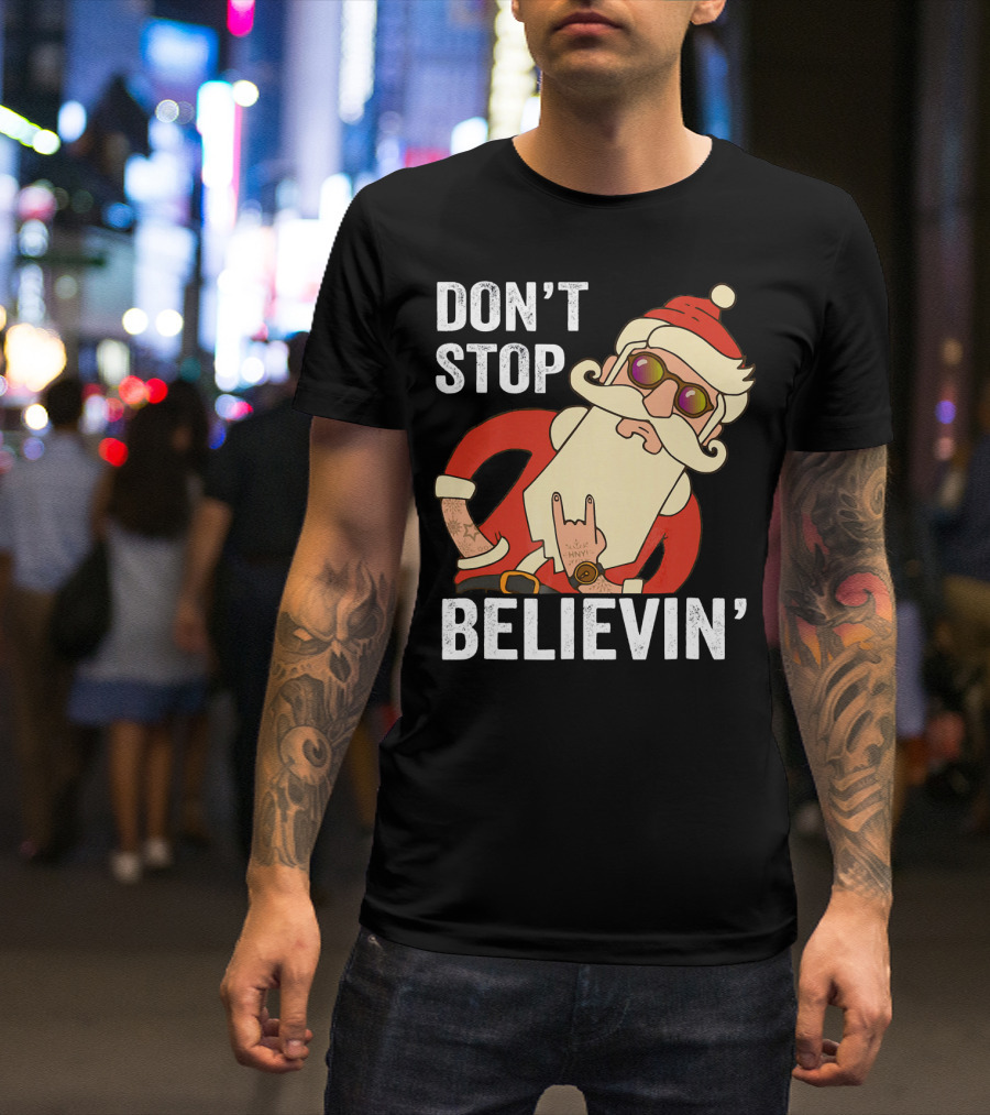 DON'T STOP BELIEVIN' SANTA ROCK HAND GESTURE T-Shirt