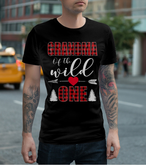 Grandma Of The Wild One 1st Birthday Buffalo Plaid Heart Arrow Trees T-Shirt