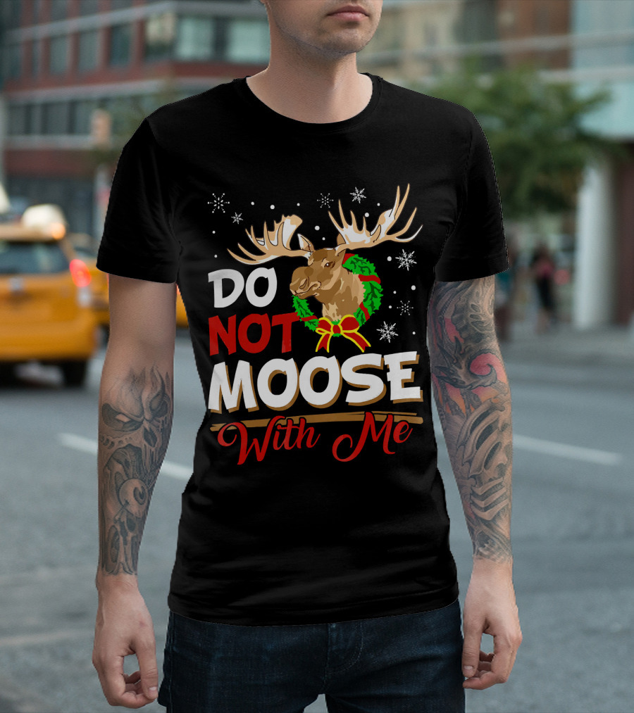 Do Not Moose With Me Funny Christmas Moose Wreath Snowflakes T-Shirt