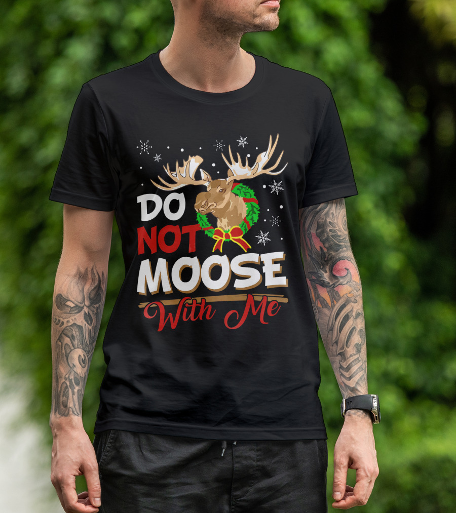 Do Not Moose With Me Funny Christmas Moose Wreath Snowflakes T-Shirt