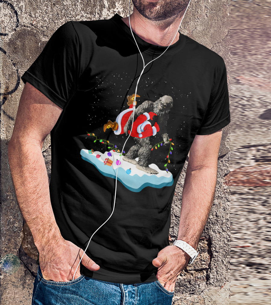 Bigfoot Abducts Santa On Christmas Eve T-Shirt