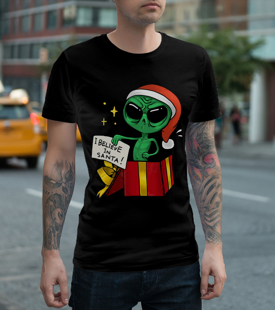 Christmas Funny Alien I Believe in Santa Present T-Shirt