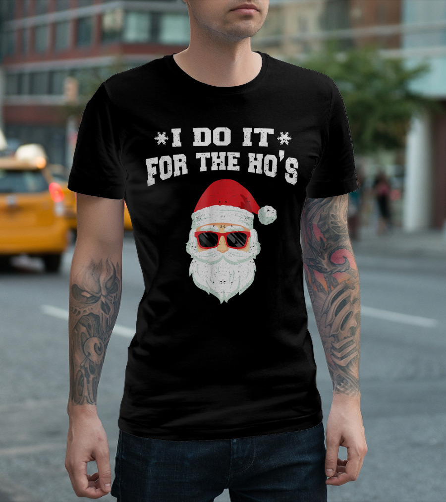 I Do It For The Ho's Funny Christmas Santa Red Hat Sunglasses T-Shirt