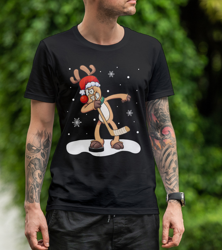 Funny Dabbing Reindeer Playing Ice Hockey Xmas Snowflakes T-Shirt