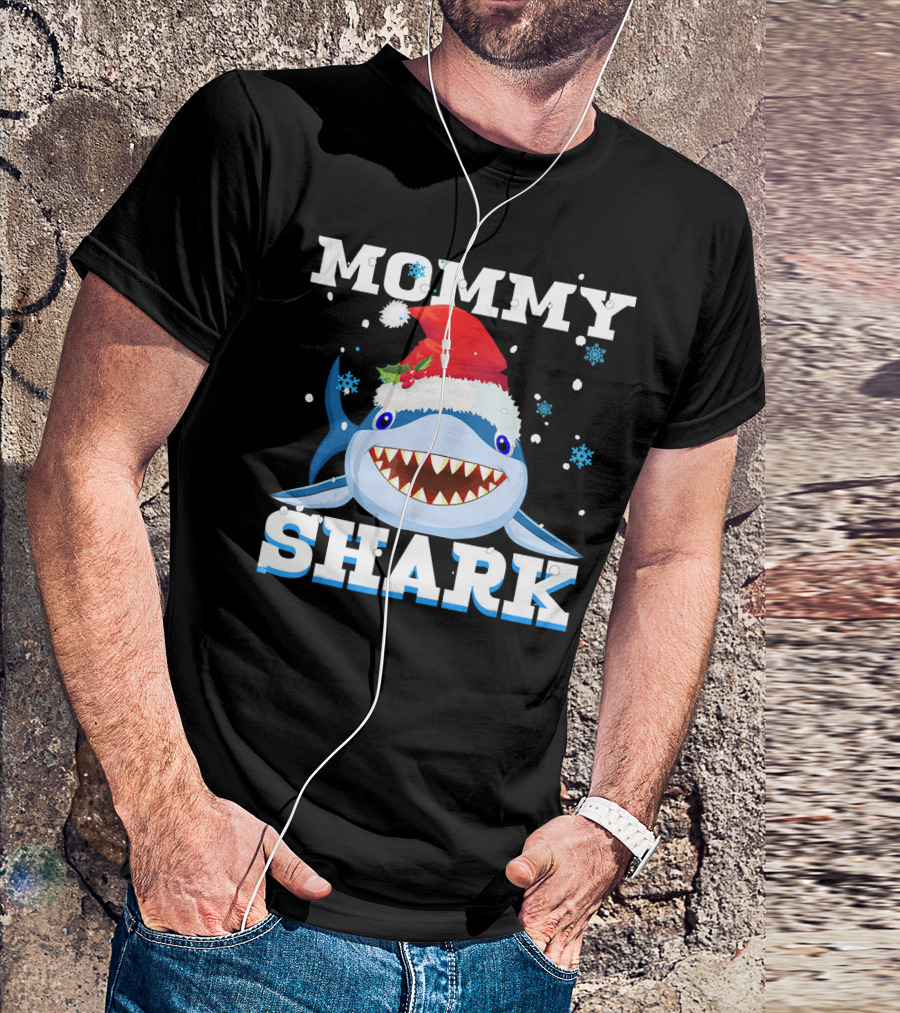 Mommy Shark Santa Hat Christmas Snowflakes T-Shirt