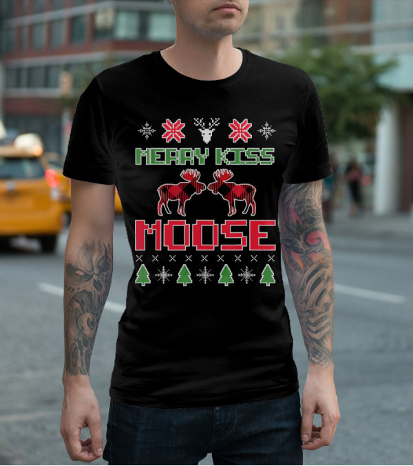 MERRY KISS MOOSE CHRISTMAS UGLY SWEATER STYLE HOLIDAY MOOSE TREE SNOWFLAKE XMAS T-Shirt