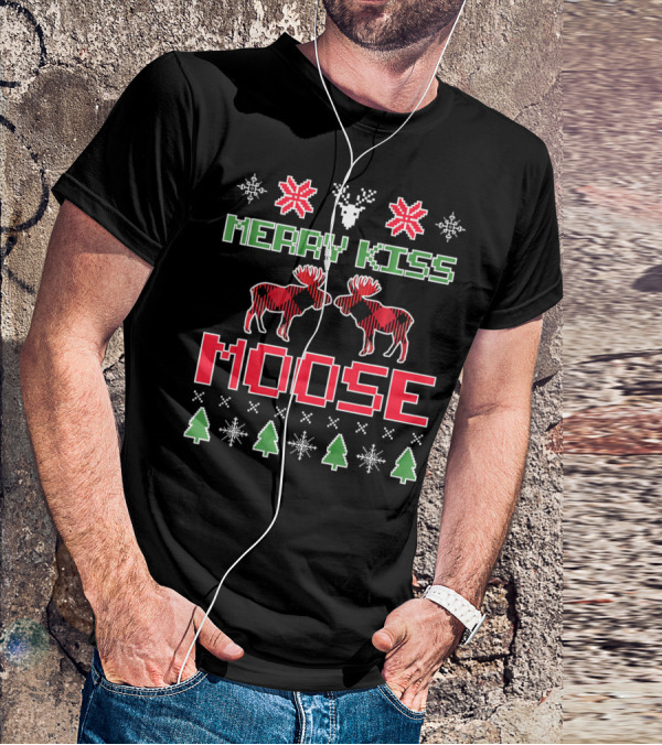 MERRY KISS MOOSE CHRISTMAS UGLY SWEATER STYLE HOLIDAY MOOSE TREE SNOWFLAKE XMAS T-Shirt