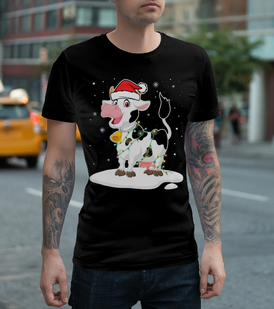 Lovely Cow Santa Xmas Lights on Snowy Tree Scene T-Shirt