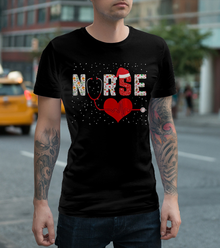 Nurse Christmas Heart Stethoscope Snowflakes Santa Hat T-Shirt