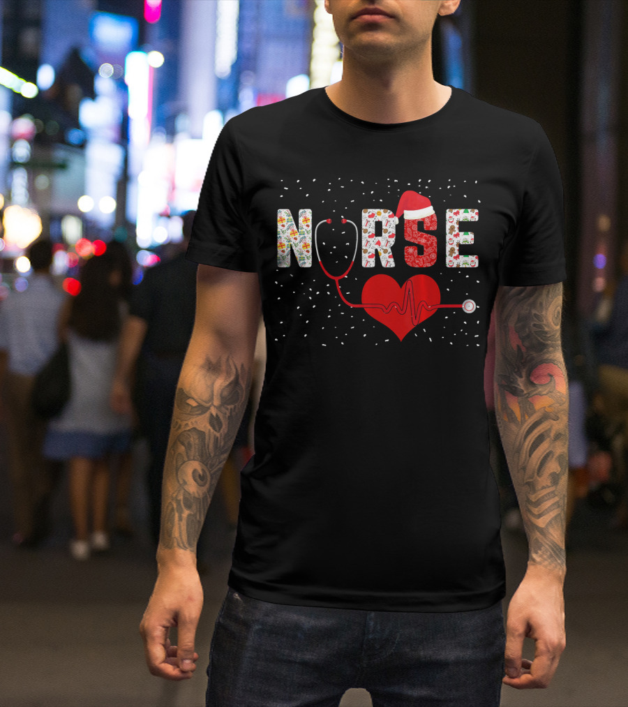 Nurse Christmas Heart Stethoscope Snowflakes Santa Hat T-Shirt