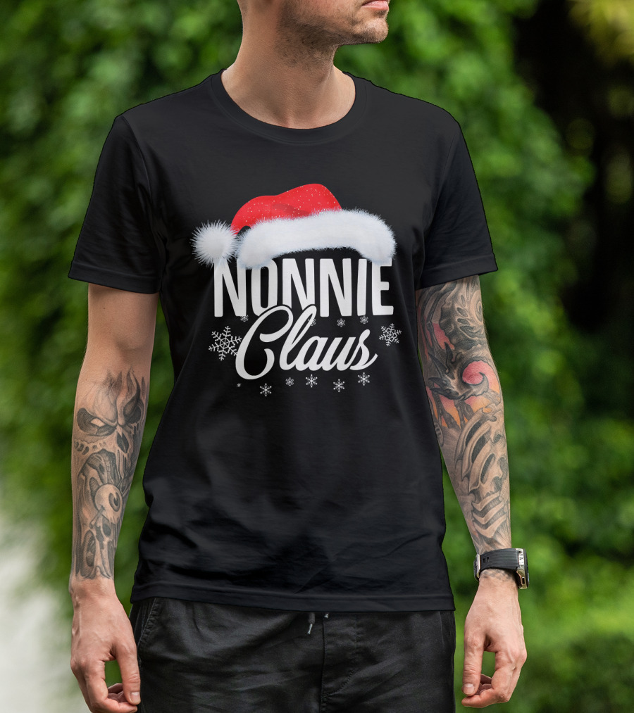 Nonnie Claus Christmas Grandma Santa Hat Snowflakes T-Shirt