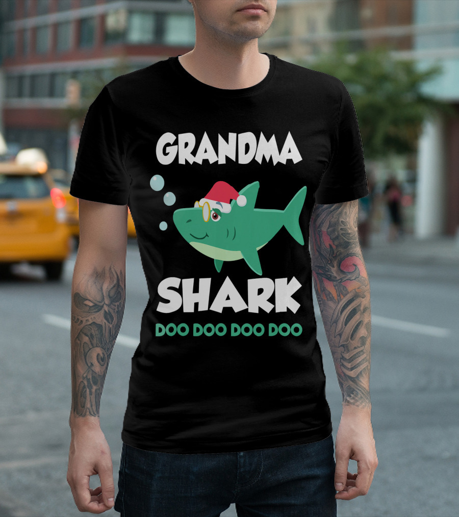 Grandma Shark Christmas Doo Doo Doo Doo Santa Hat T-Shirt