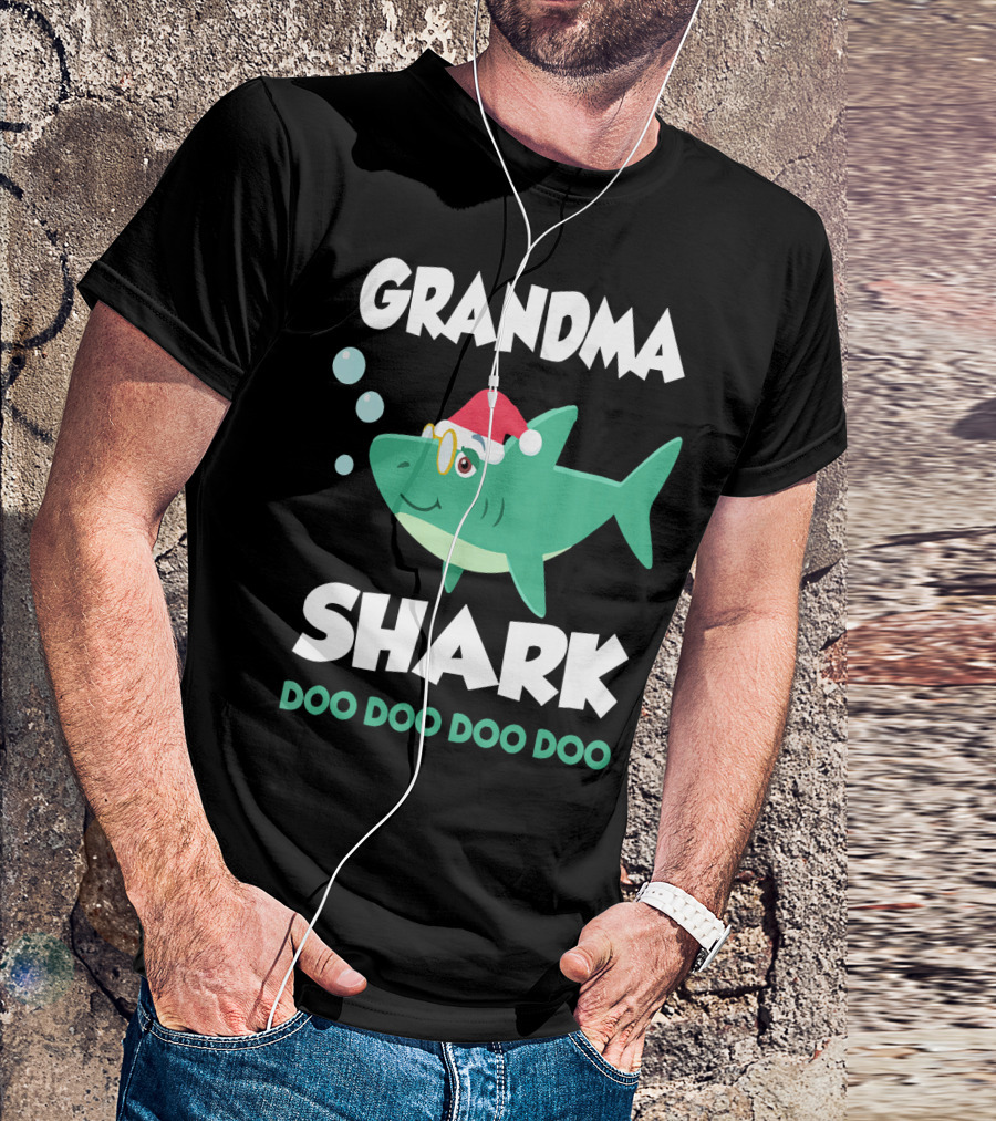 Grandma Shark Christmas Doo Doo Doo Doo Santa Hat T-Shirt