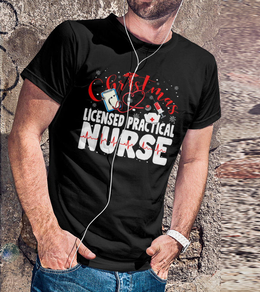 Christmas Licensed Practical Nurse Stethoscope Syringe Snowflakes T-Shirt