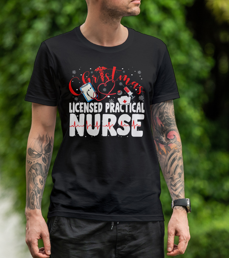 Christmas Licensed Practical Nurse Stethoscope Syringe Snowflakes T-Shirt