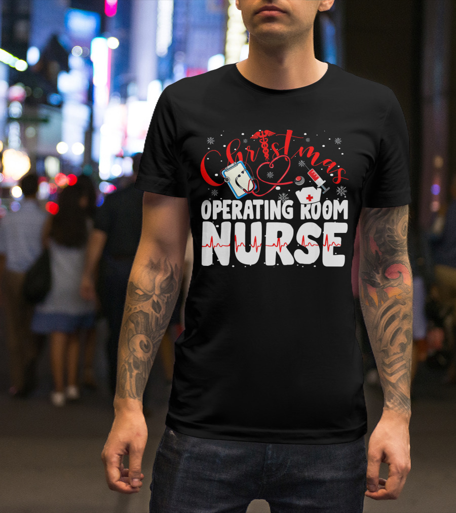 Christmas Operating Room Nurse Stethoscope Syringe Snowflakes T-Shirt