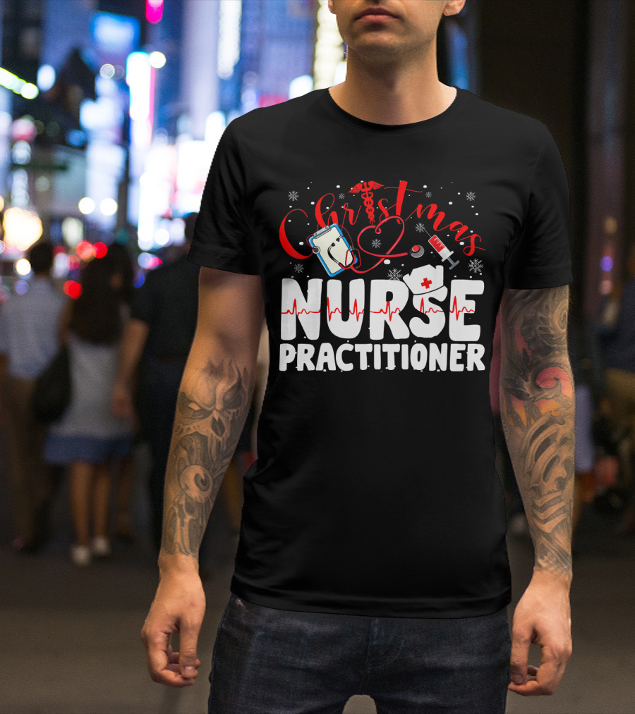 Christmas Nurse Practitioner Funny Nurse Clipboard Syringe Snowflakes T-Shirt