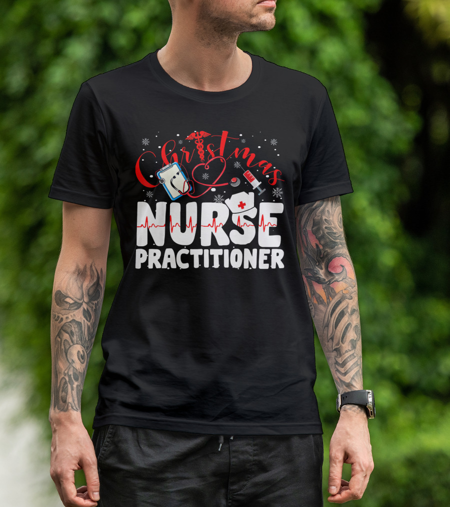 Christmas Nurse Practitioner Funny Nurse Clipboard Syringe Snowflakes T-Shirt