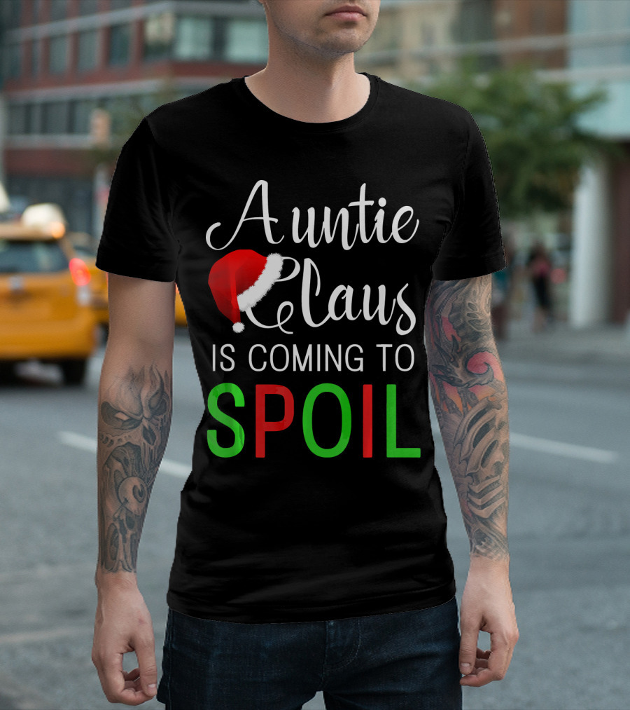 Auntie Claus Is Coming To Spoil Santa Hat Holiday Fun T-Shirt