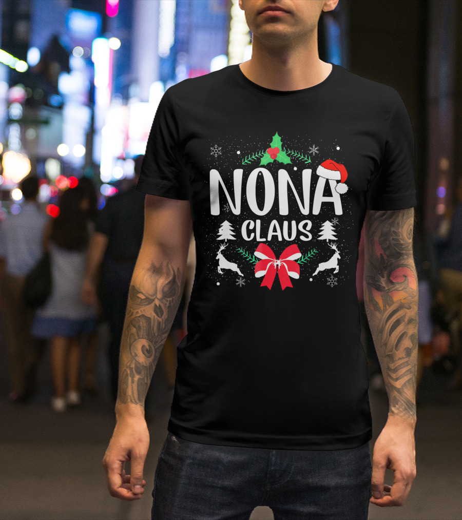 Nona Claus Christmas Grandma Reindeer Santa Hat Holly Bow T-Shirt
