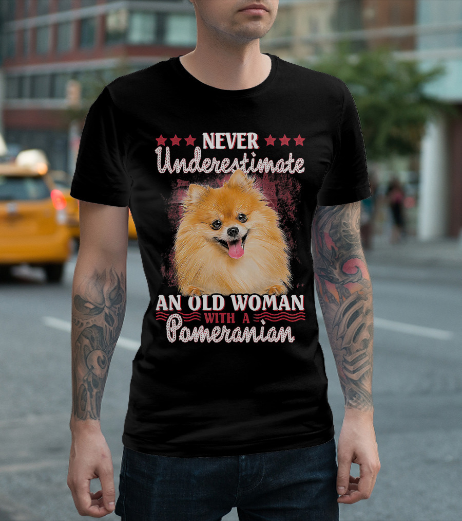 NEVER UNDERESTIMATE AN OLD WOMAN WITH A POMERANIAN T-Shirt