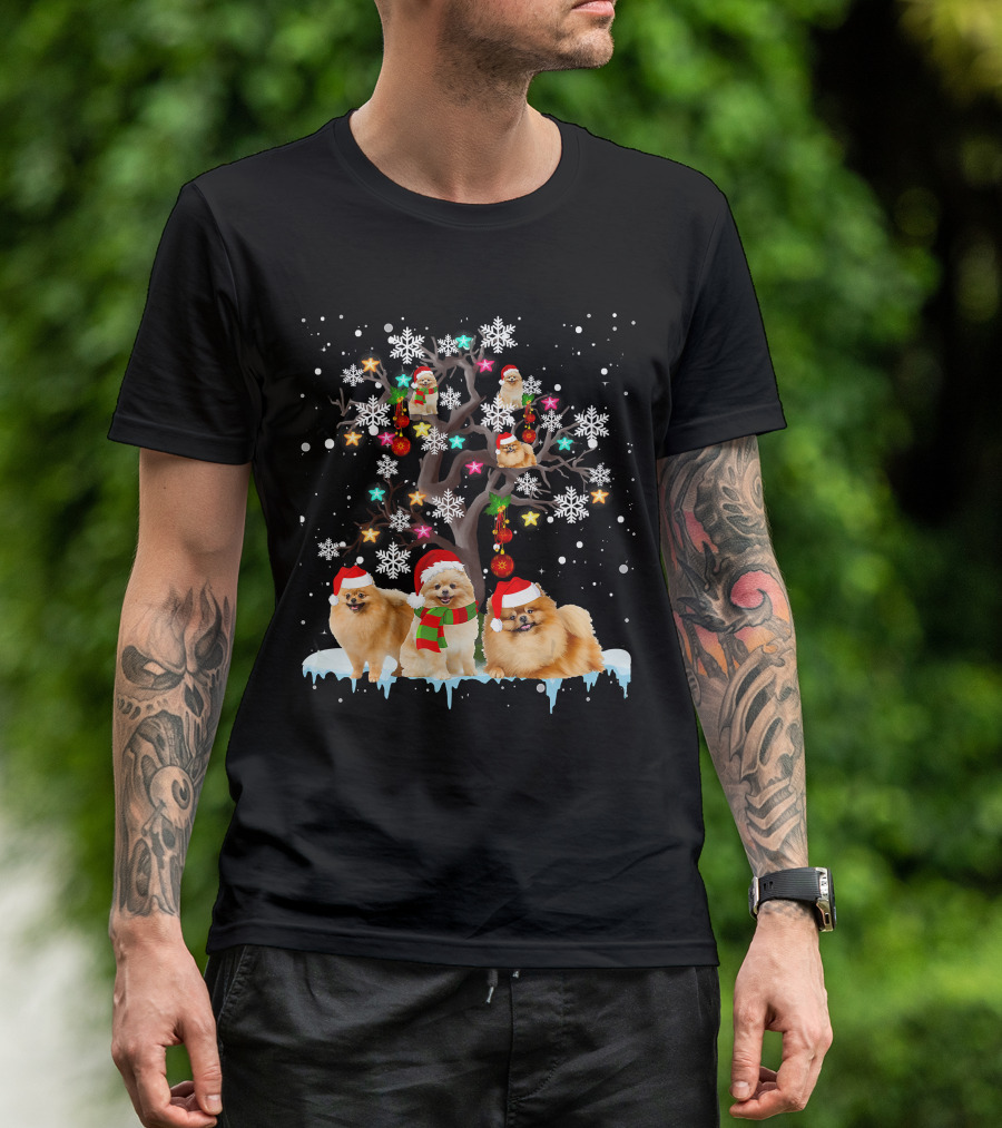 Pomeranian Santa Hat Snowflakes Christmas Tree T-Shirt