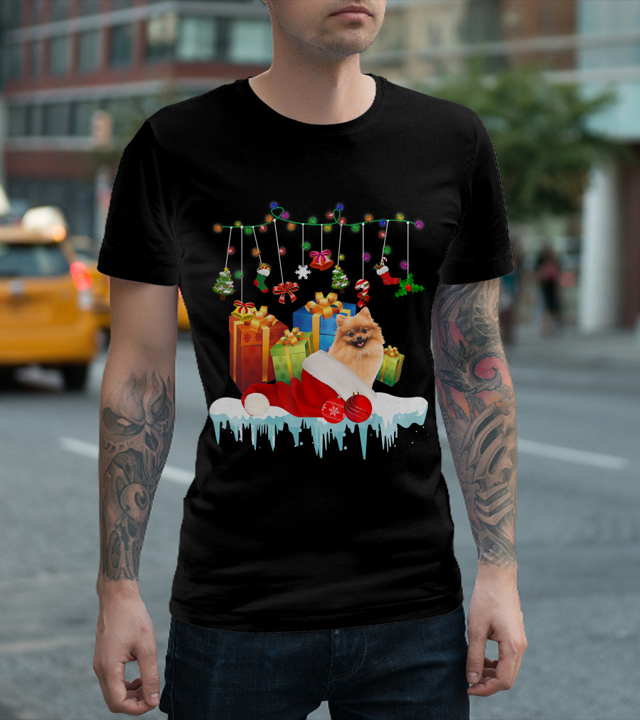 Pomeranian Santa Hat Surrounded by Christmas Gifts and Fairy Lights T-Shirt